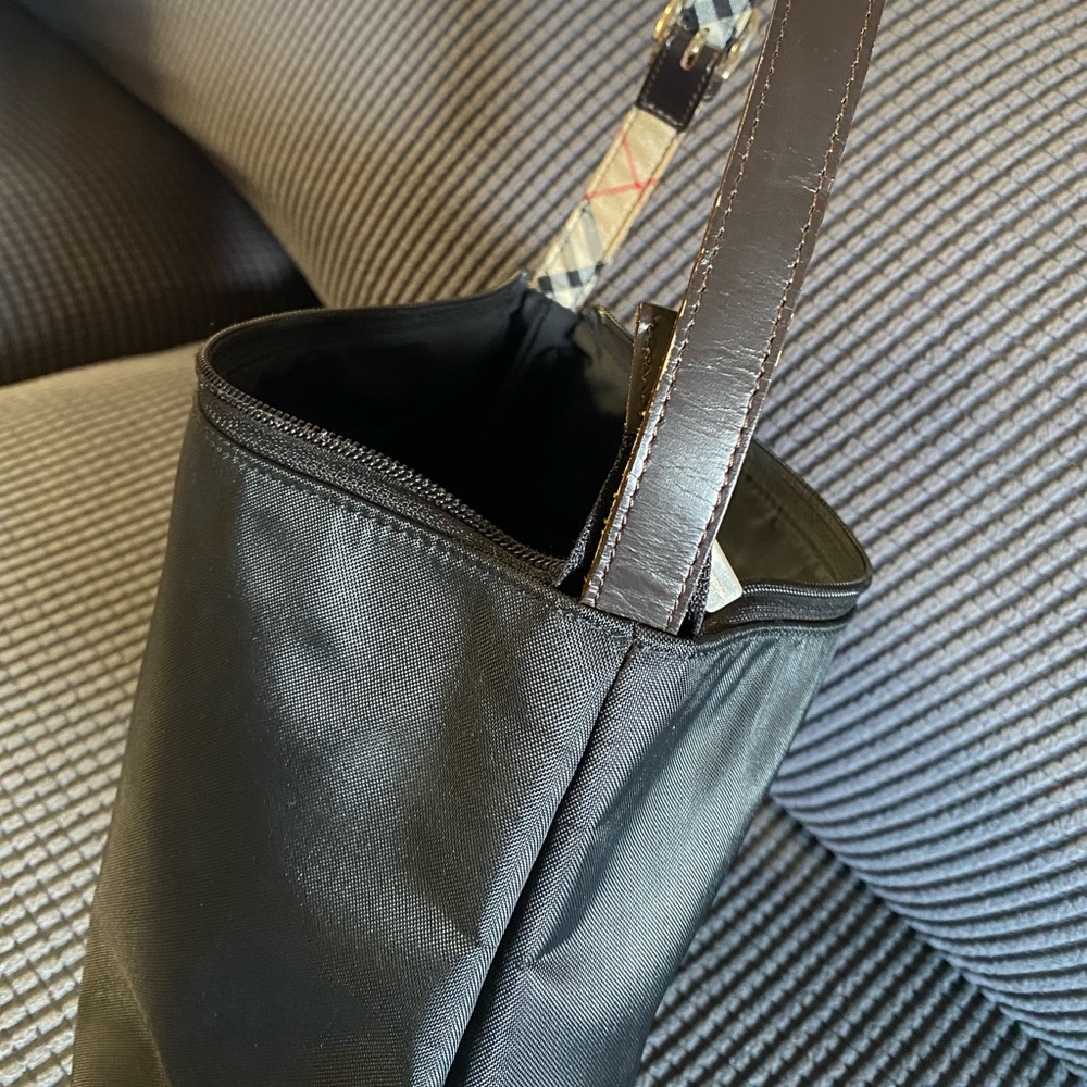 SALE! BURBERRY - Picture 2 of 13